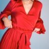 Combinaison Satinée Plissée Rouge – Élégance et Confiance