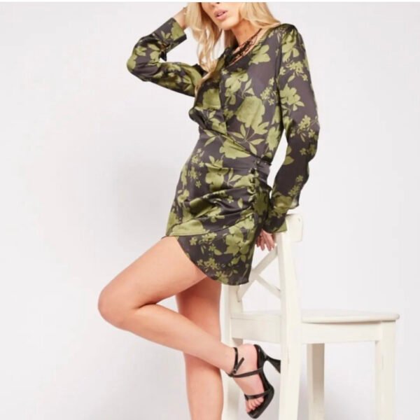 Robe portefeuille verte à imprimés floraux